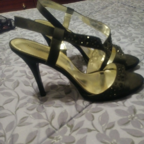 Heels - Picture 2 of 5